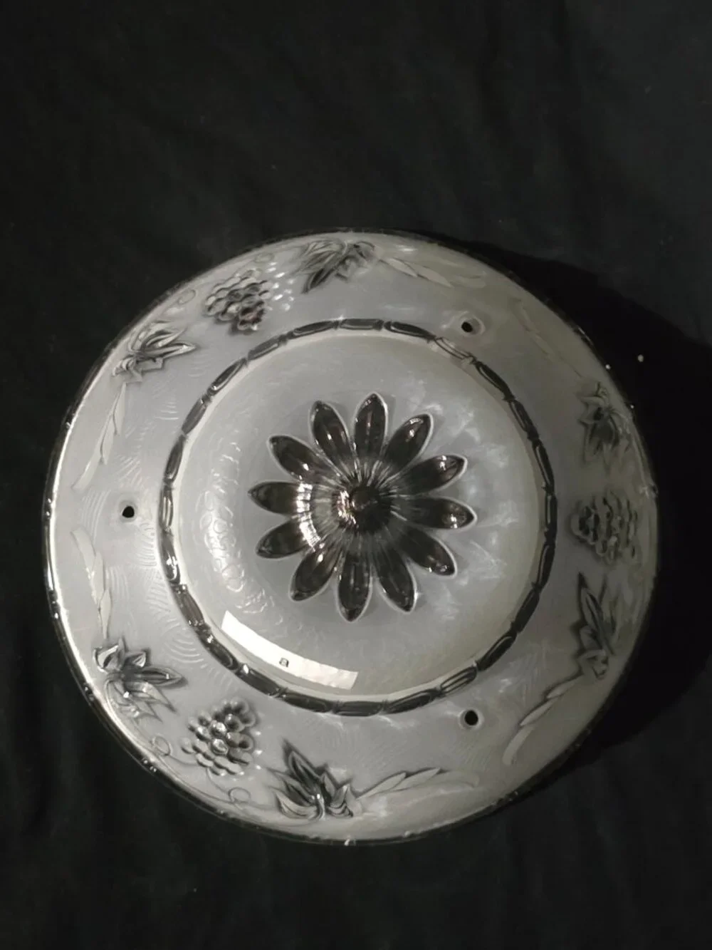 Vtg Art Deco 3 Chain Clear to Frosted Grape & Leaves Lamp Shade (a)